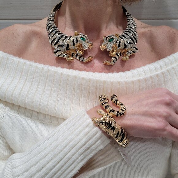 Stunning Natasha Tiger Bracelet. Sparkly. Gold Tone. New. - Picture 9 of 13